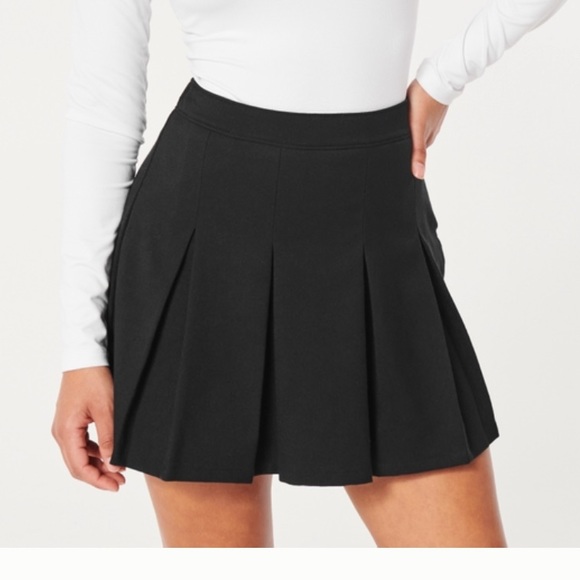 Hollister Black High Waisted Pleaded Skirt - Picture 3 of 9